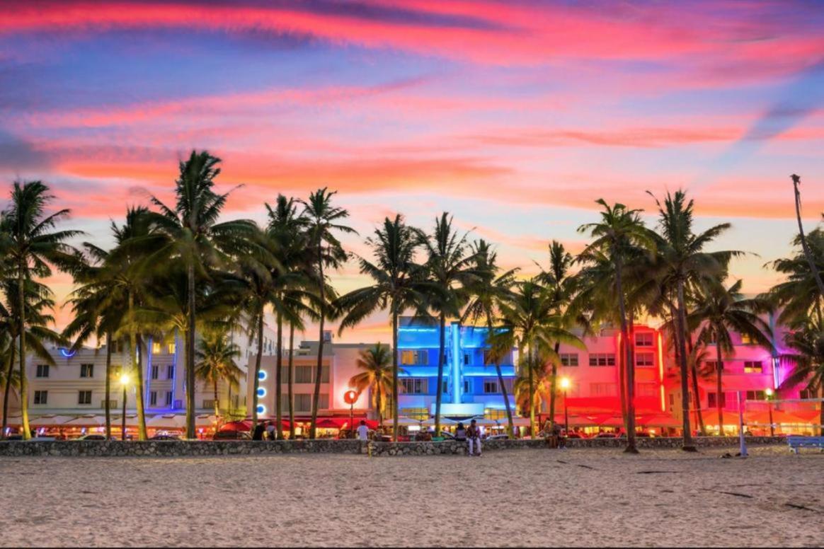 Serene Full Bed With 50 Inch Smart Tv, Netflix, Airplay, Mini-Fridge, And 500 Mbps Wifi Near Fiu, Dolphin Mall, Airport Miami Exteriör bild