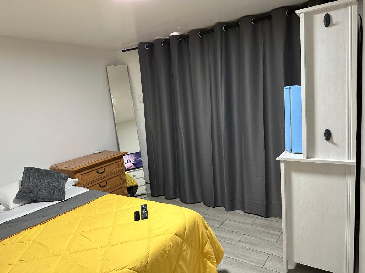 Serene Full Bed With 50 Inch Smart Tv, Netflix, Airplay, Mini-Fridge, And 500 Mbps Wifi Near Fiu, Dolphin Mall, Airport Miami Exteriör bild